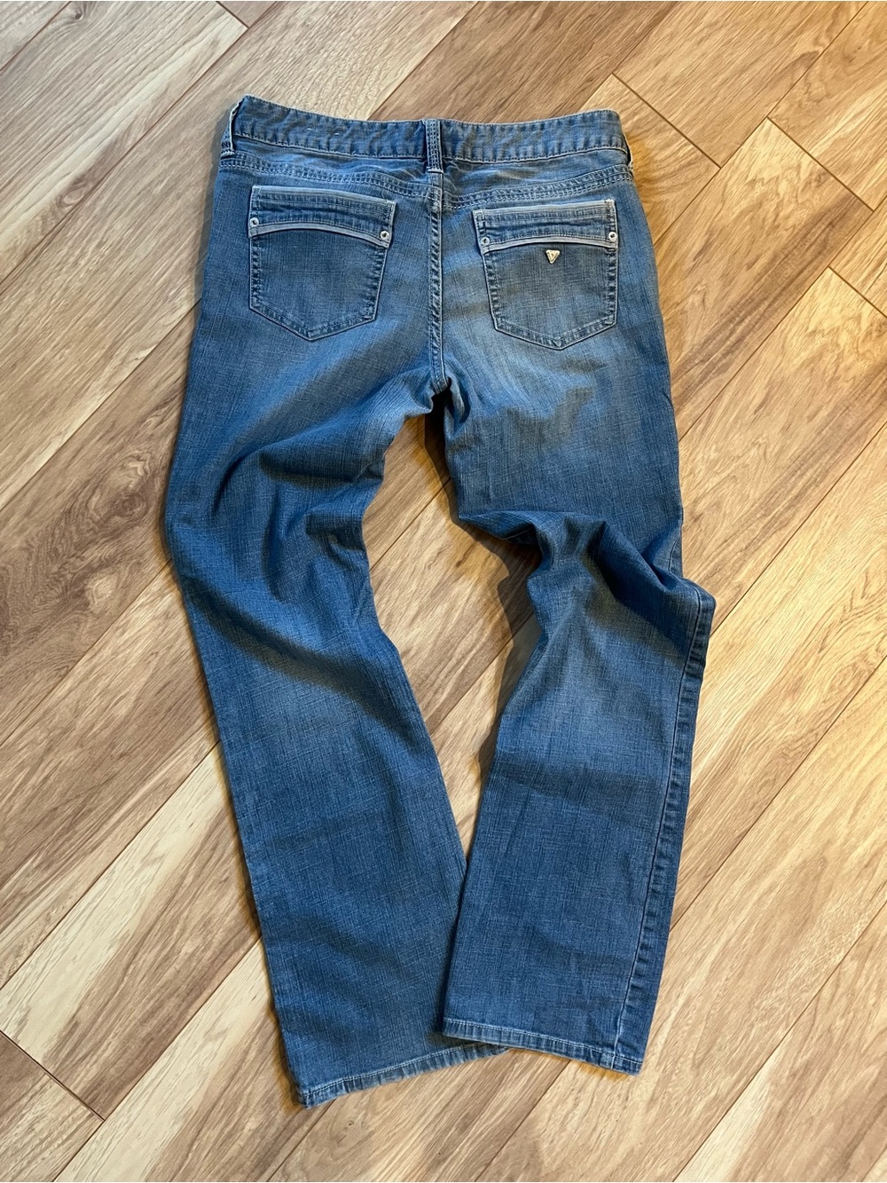 True vintage low rise Guess jeans with relaxed fit